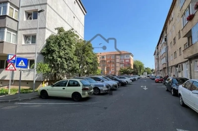 Apartament 2 camere decomandat, zonă Bâlea – Central, 2 balcoane, mobilat