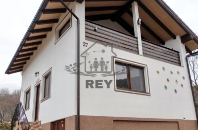 Casă de vacanță / Vilă tip pensiune de vânzare la 12 km de Sibiu – Rășinari