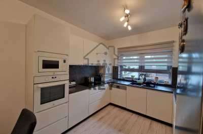 Casă modernă de vânzare în Șelimbăr, 4 camere, curte și parcare, aproape de Sibiu