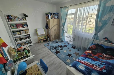 Apartament cu 3 camere, situat în Șelimbăr, zona Pictor Brana, pe o stradă asfaltată și iluminată