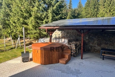 Vilă turistică de închiriat în Păltiniș – piscină încălzită, 10 camere, lângă Arena Platoș