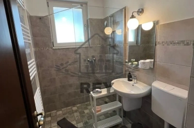 Vilă turistică de închiriat în Păltiniș – piscină încălzită, 10 camere, lângă Arena Platoș