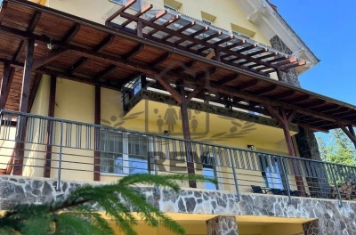 Vilă turistică de închiriat în Păltiniș – piscină încălzită, 10 camere, lângă Arena Platoș