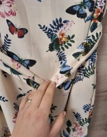 chie H&amp;M crem cu imprimeu fluturi și flori – Mărimea 44|en|H&amp;M cream dress