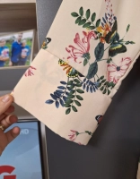 chie H&amp;M crem cu imprimeu fluturi și flori – Mărimea 44|en|H&amp;M cream dress