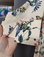chie H&amp;M crem cu imprimeu fluturi și flori – Mărimea 44|en|H&amp;M cream dress
