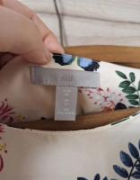 chie H&amp;M crem cu imprimeu fluturi și flori – Mărimea 44|en|H&amp;M cream dress