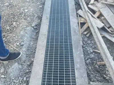 Trepte și Grătare Metalice Galvanizate la Comandă – Scări, Poduri, Platforme | Sibiu|e