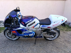 SUZUKI GSXR 600 ! ca NOU