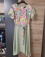 chie deosebită cu imprimeu floral și fustă vernil 44|en|Special dress with floral p