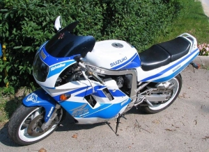 PIESE suzuki gsxr 750 / ulei / lichid|en|SUZUKI GSXR 750 PARTS / OIL / FLUID|/en