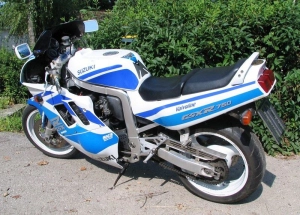 PIESE suzuki gsxr 750 / ulei / lichid|en|SUZUKI GSXR 750 PARTS / OIL / FLUID|/en