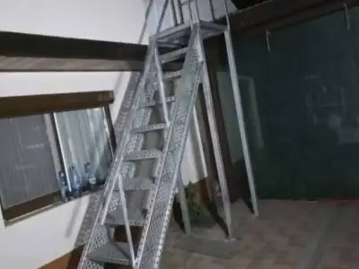 Scări Metalice Galvanizate Exterior și Scări Interioare din Lemn – La Comandă | Sibiu