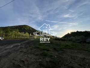 Teren 1250 mp Cisnădioara | 2 fnturi stradale | PUZ în lucru | apape de asfalt|en