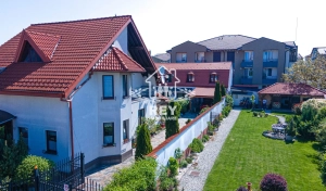 Casă vilă de vânzare Șelimbăr Sibiu 6 camere, teren 863 mp, garaj, ideală 2 familii|en