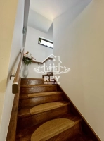 Casă vilă de vânzare Șelimbăr Sibiu 6 camere, teren 863 mp, garaj, ideală 2 familii|en