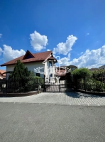 Casă vilă de vânzare Șelimbăr Sibiu 6 camere, teren 863 mp, garaj, ideală 2 familii|en