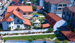 Casă vilă de vânzare Șelimbăr Sibiu 6 camere, teren 863 mp, garaj, ideală 2 familii|en