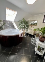Casă vilă de vânzare Șelimbăr Sibiu 6 camere, teren 863 mp, garaj, ideală 2 familii|en