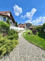 Casă vilă de vânzare Șelimbăr Sibiu 6 camere, teren 863 mp, garaj, ideală 2 familii|en