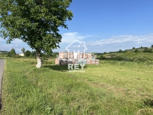 Teren intravilan 717 mp Șura Mare Sibiu, fnt 24 ml, la șosea, ideal casă sau hală|en