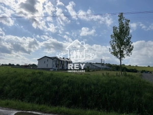 Teren intravilan 717 mp Șura Mare Sibiu, fnt 24 ml, la șosea, ideal casă sau hală|en