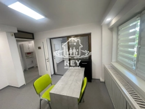 Spațiu comercial de vânzare Sibiu central 80 mp, parter, 5 camere, ideal cabinet sau biuri