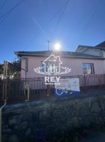 Casă de vânzare Sibiu Terezian, teren 468 mp, renovabilă, ideală investiție|en|House