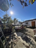Casă de vânzare Sibiu Terezian, teren 468 mp, renovabilă, ideală investiție|en|House