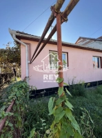 Casă de vânzare Sibiu Terezian, teren 468 mp, renovabilă, ideală investiție|en|House