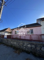 Casă de vânzare Sibiu Terezian, teren 468 mp, renovabilă, ideală investiție|en|House