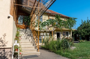 Casă single 8 camere teren 952 mp Terezian Sibiu, apape de centru|en|Single house 8