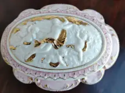 Cutie de bijuterii cu putti