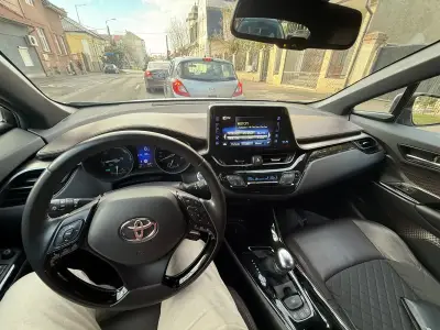 Toyota C-HR Hybrid 2019 – automat, 50.000 km, full, stare excelentă