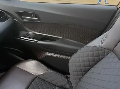 Toyota C-HR Hybrid 2019 – automat, 50.000 km, full, stare excelentă