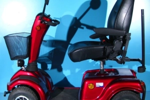 Scuter electric batrani