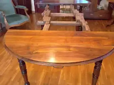 Masa extensibila pentru 24 persoane