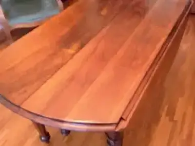 Masa extensibila pentru 24 persoane