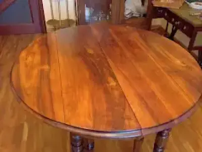 Masa extensibila pentru 24 persoane