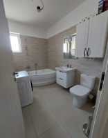 Vand apartament cu curte|en|Apartment for sale with yard|/enhu|Lakás eladó udva