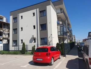 Vand apartament cu curte|en|Apartment for sale with yard|/enhu|Lakás eladó udva