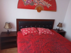 O cameră de închiriat |en|A om for rent|/enhu|Kiadó szoba|/hude|Ein Zim