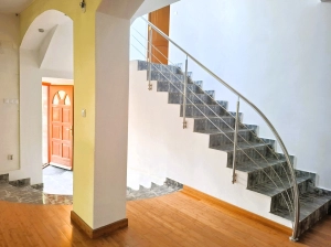 Vila Individuala Otopeni – Zona Lidl | 6 Camere (5 Dormitoare) | 223 mp | Garaj | Potential Bu