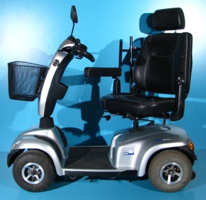 Scuter electric varstnici Invacare Orion|en|Invacare Orion electric scooter for the e