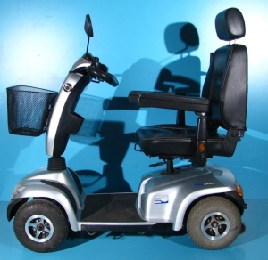 Scuter electric varstnici Invacare Orion|en|Invacare Orion electric scooter for the e