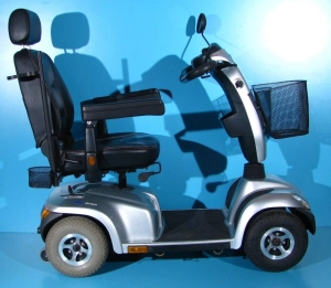 Scuter electric varstnici Invacare Orion|en|Invacare Orion electric scooter for the e