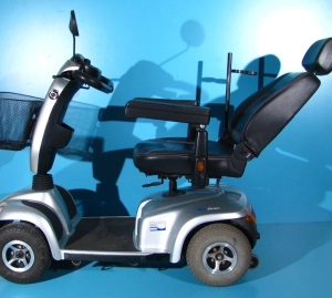 Scuter electric varstnici Invacare Orion|en|Invacare Orion electric scooter for the e