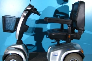 Scuter electric varstnici Invacare Orion