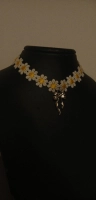 Choker handmade cu flori și fundă – accesoriu delicat|en|Chocker with flowers and bow