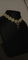 Choker handmade cu flori și fundă – accesoriu delicat|en|Chocker with flowers and bow